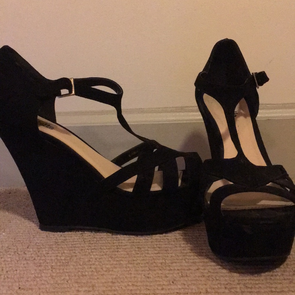 Black Wedges